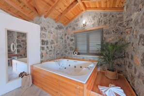 Desk, iron/ironing board, free cribs/infant beds, bed sheets - Villa Taş Exclusive (Fethiye)