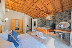 Exclusive Villa, 4 Bedrooms, Garden View | Desk, iron/ironing board, free cribs/infant beds, bed sheets - Es House (Fethiye)