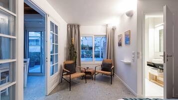 Unit 5 - Penthouse Apartment | In-room safe, iron/ironing board, free WiFi