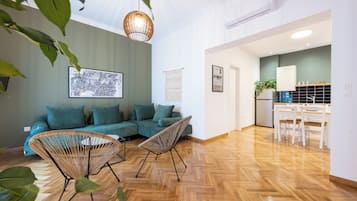 Unit 4 - Superior Apartment | In-room safe, iron/ironing board, free WiFi