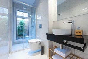 Unit 5 - Penthouse Apartment | Bathroom