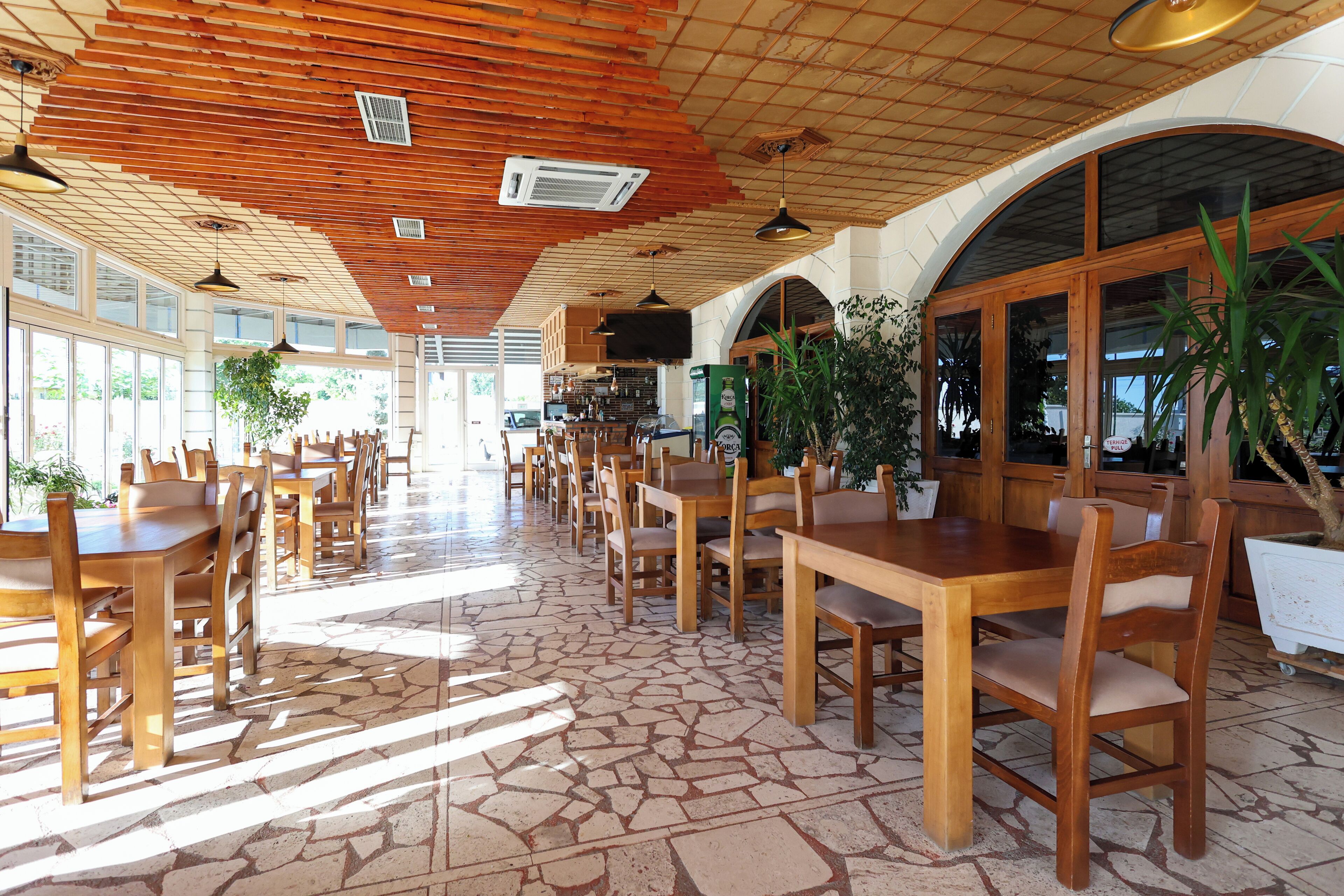 含每日吃到飽早餐