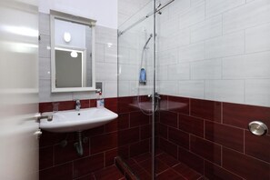 Haartrockner, Handtücher, Toilettenpapier