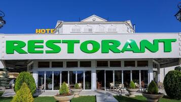 Vista frontal de la propiedad