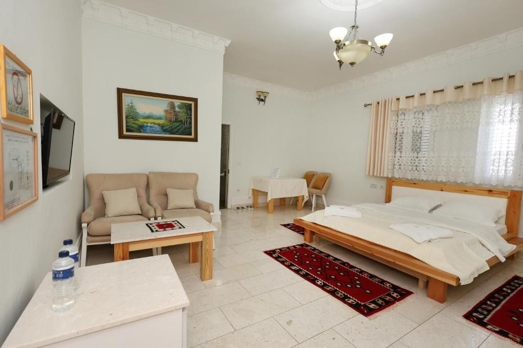 Double Room, Private Bathroom | Free WiFi, bed sheets