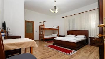 Chambre Familiale | Wi-Fi gratuit, draps fournis