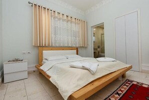 Free WiFi, bed sheets