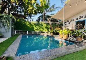 Kolam renang terbuka 