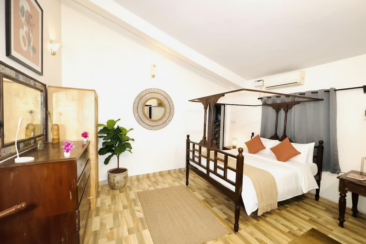 Vila, pemandangan resor | Meja kerja, ruang kerja ramah laptop, dan setrika/meja setrika