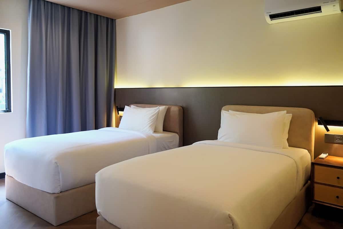 Luxe villa, uitzicht op strand | Luxe beddengoed, Tempur Pedic-bedden, een minibar, een bureau