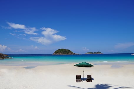 儿童活动区 - 室外. 海边的橄榄石