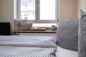 2 bedrooms, iron/ironing board, WiFi - North Sea - Modern and central 2-room apartment with balcony, WLAN. Pets (Sylt)