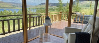 Peaceful 1-bedroom cottage in Hvalfjarðarsveit by the Lake