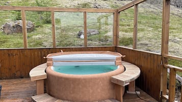 Bañera de hidromasaje al aire libre