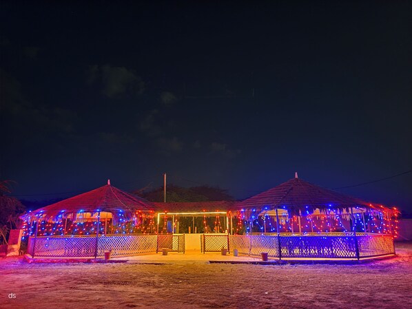 المنشأة من الخارج