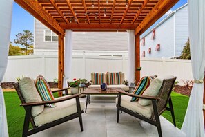 Terrace/patio - Jules By the Sea a Pet Friendly Vacation Home (Pawleys Island)
