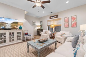 TV - Jules By the Sea a Pet Friendly Vacation Home (Pawleys Island)