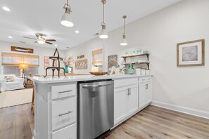 Interior - Jules By the Sea a Pet Friendly Vacation Home (Pawleys Island)