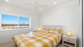 4 bedrooms, iron/ironing board, Internet, bed sheets - Beachfront Breeze - Family Getaway by HolidayCo. (THE ENTRANCE)