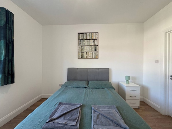 Apartment, 3 Bedrooms | 3 bedrooms - Charming Wallington Apartment With Hot Tub (Wallington)