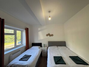 Apartment, 3 Bedrooms | 3 bedrooms - Charming Wallington Apartment With Hot Tub (Wallington)