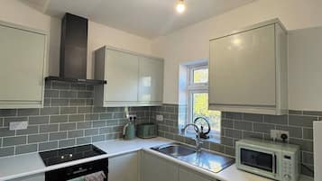 Apartment, 3 Bedrooms | Laundry