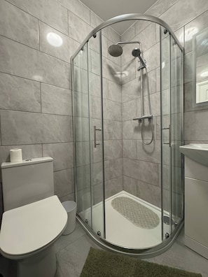 Apartment, 3 Bedrooms | Bathroom - Charming Wallington Apartment With Hot Tub (Wallington)