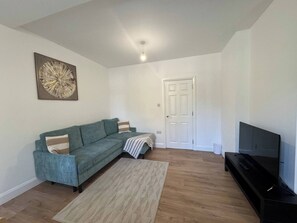 Apartment, 3 Bedrooms | Living room - Charming Wallington Apartment With Hot Tub (Wallington)