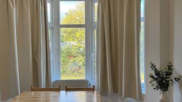 Apartment, 3 Bedrooms | Dining