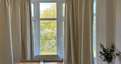 Charming Wallington Apartment With Hot Tub