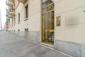 Exterior detail - A cozy 45 square meters apartment, perfect for two people, located on the fourth floor of a building (NO elevator).The property is located in the Barriera di Milano neighborhood, north of the historic center. Convenient public transportation allows our g (Turin)