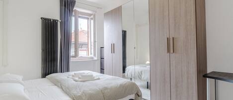 1 chambre, fer et planche Ă repasser