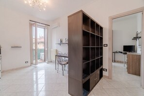 Interior - A cozy 45 square meters apartment, perfect for two people, located on the fourth floor of a building (NO elevator).The property is located in the Barriera di Milano neighborhood, north of the historic center. Convenient public transportation allows our g (Turin)