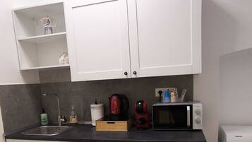 KĂŒhlschrank, Espressomaschine, Wasserkocher