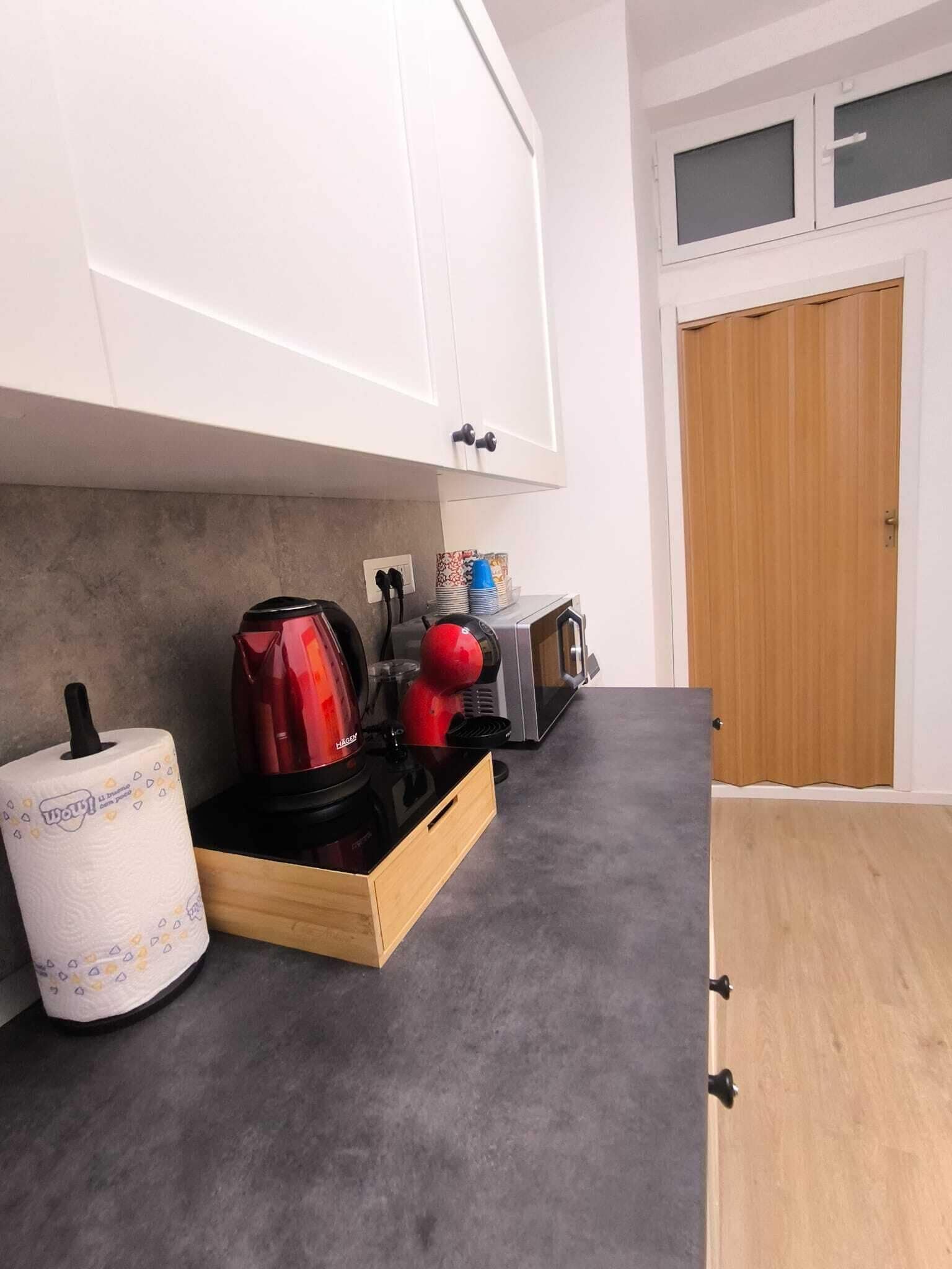 Fridge, espresso maker, electric kettle