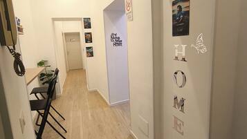 TV connectée de 32 pouces avec chaßnes numériques, films à la carte