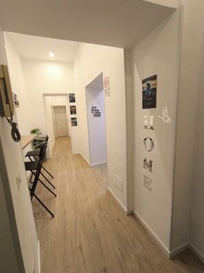 TV connectée de 32 pouces avec chaînes numériques, films à la carte