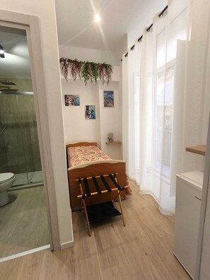 Habitación cuádruple familiar, no fumadores, balcón | Escritorio y wifi gratis