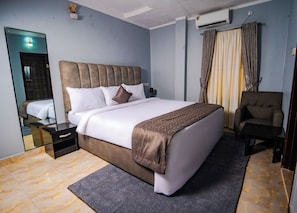 Deluxe Double Room | In-room safe, desk, free WiFi - Asato Hotel (Asaba)