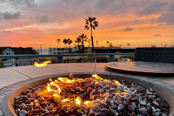 Roof-top Deck w/ 360 Views of the Beach & the Bay!