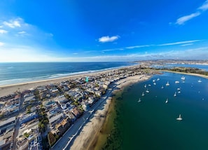 Beach nearby - Living Your Best Life Beach House w/ Roof Top Deck (San Diego)