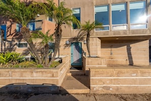 Exterior - Living Your Best Life Beach House w/ Roof Top Deck (San Diego)