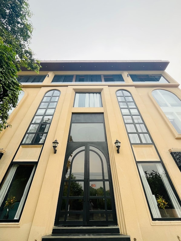 Façana frontal de l'allotjament