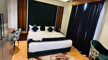 Espacio para trabajar con laptop y wifi gratis