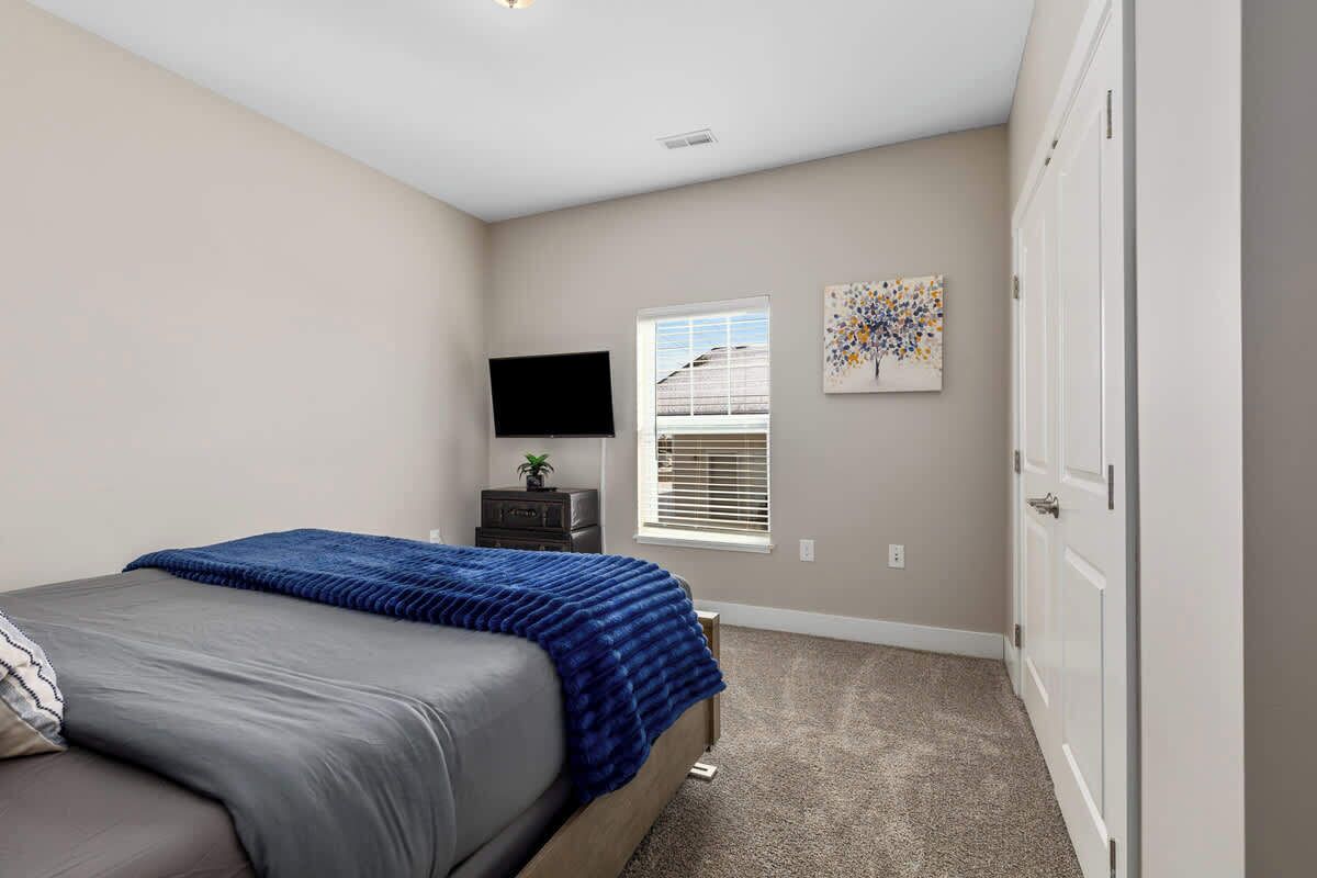 2 多间卧室、办公桌、熨斗/熨衣板、旅行婴儿床