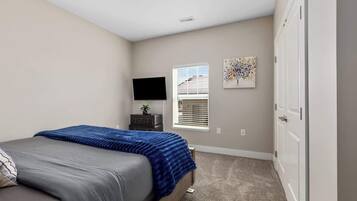 2 bedrooms, desk, iron/ironing board, travel crib