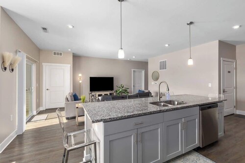 Modern 2BR & 2BA Condo with Garage & Patio