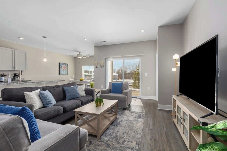 Modern 2br & 2ba Condo With Garage & Patio - Grand Rapids, MI