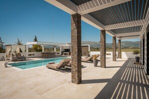 Outdoor dining - Valley View 3 Bedroom Villa with Private Pool (Zakinthos)
