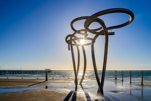 Beach nearby - The Golden Key Henley Beach (Henley Beach)